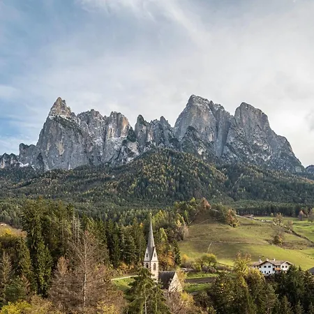 Zu Grof Alpengluehn Apartment Castelrotto